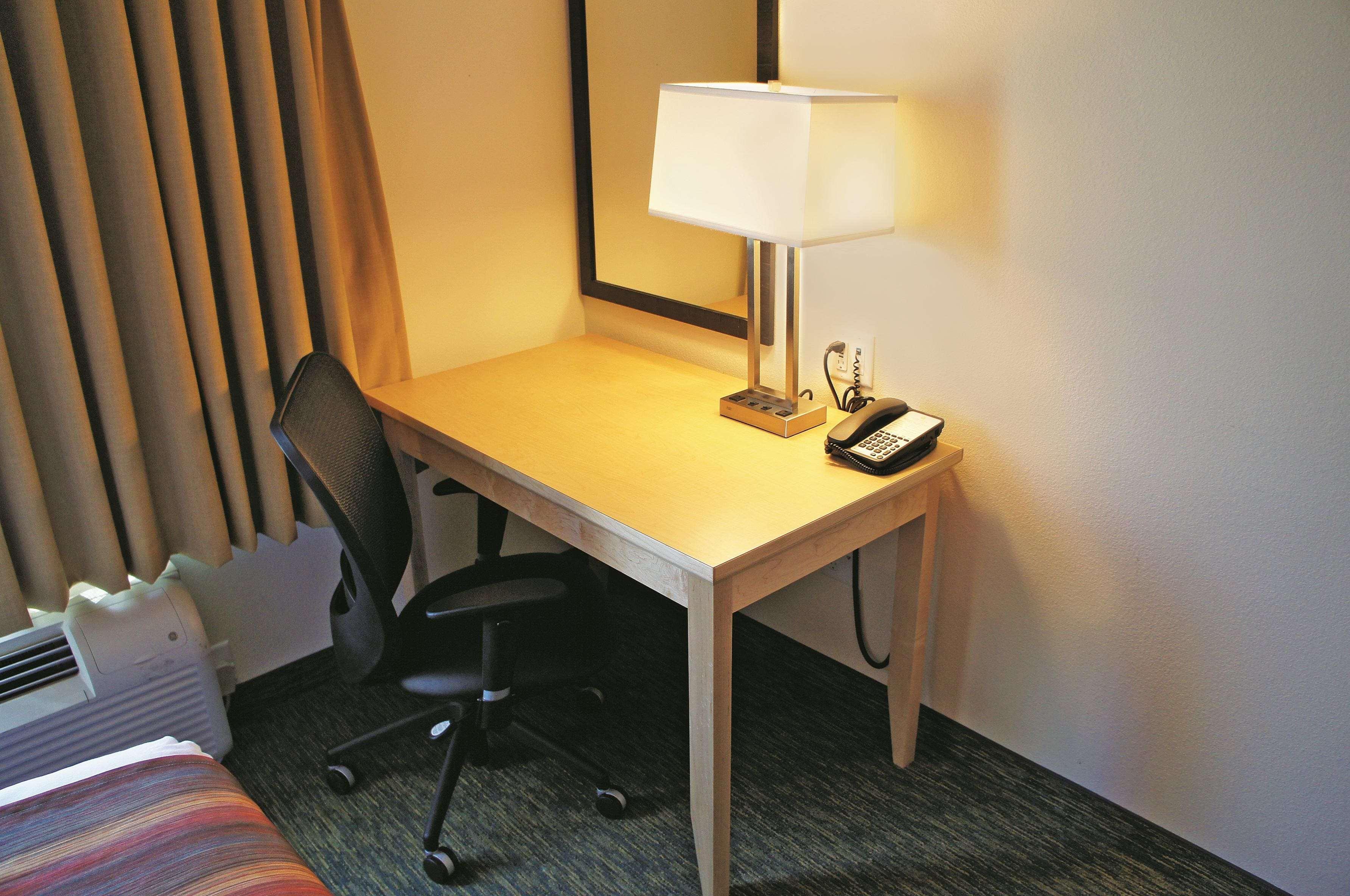 La Quinta By Wyndham Grand Forks Hotel Ngoại thất bức ảnh
